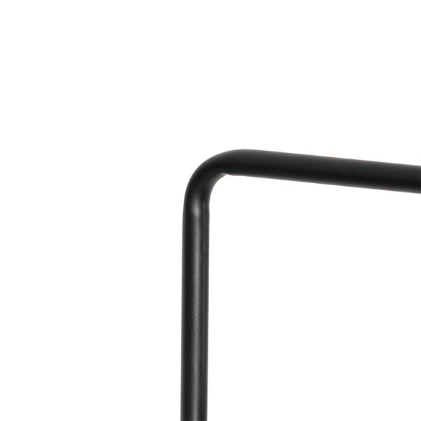 Detailansicht einer Ecke eines Metallgestells