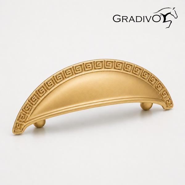 Goldener Möbelgriff Muschelgriff mit Mäandermuster. Gradivo Logo.