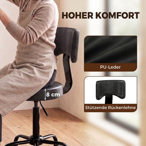 Person auf einem rollbaren Arbeitshocker mit PU Leder Sitz und stützender Rückenlehne, acht Zentimeter Polsterstärke.