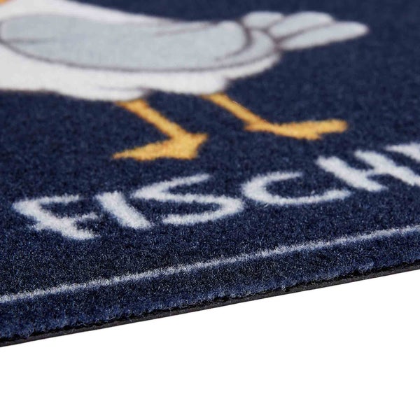 Detailansicht einer Fußmatte mit Entenmotiv und dem Schriftzug FISCH