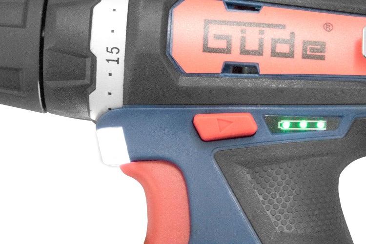 Güde Logo auf einem Akkuschrauber mit Drehmomenteinstellung, Richtungswechseltaste und Ladestandsanzeige mit Leuchtdioden.