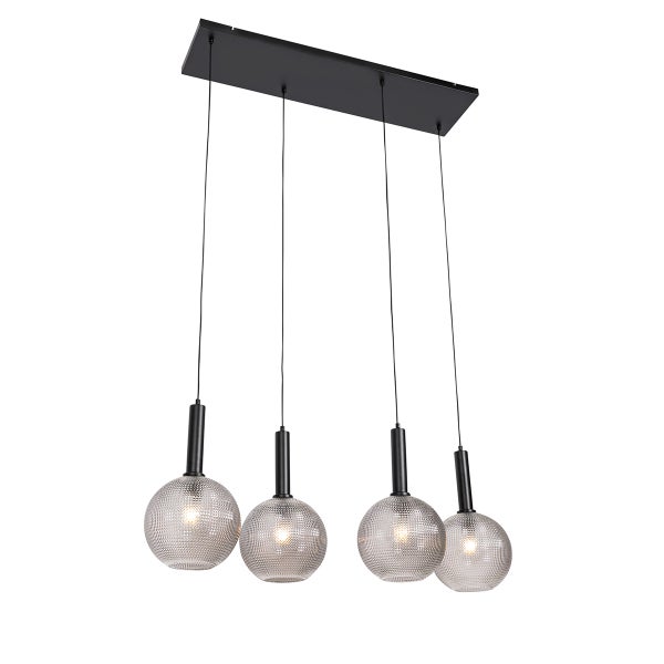 Pendelleuchte mit vier runden Lampenschirmen