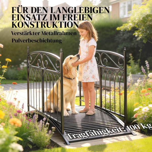 Schwarze Gartenbrücke aus Metall mit Geländer, Tragfähigkeit 100 Kilogramm, pulverbeschichtet, verstärkter Rahmen, Kind und Hund auf der Brücke.