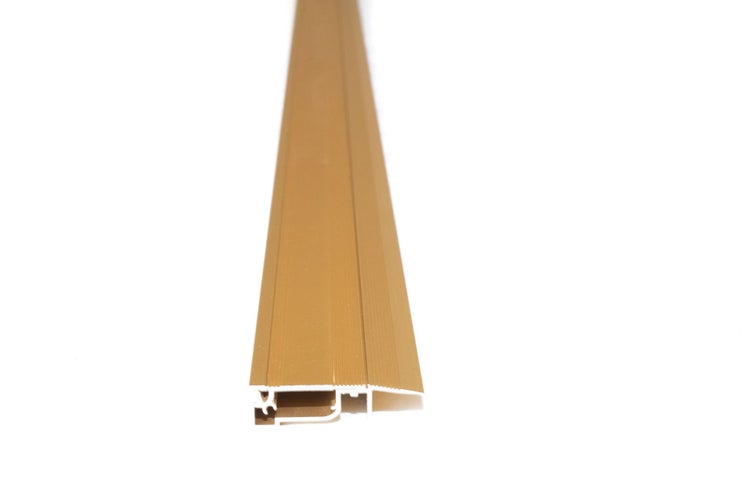 Übergangsprofil aus Aluminium in Gold-Optik für Bodenbeläge.