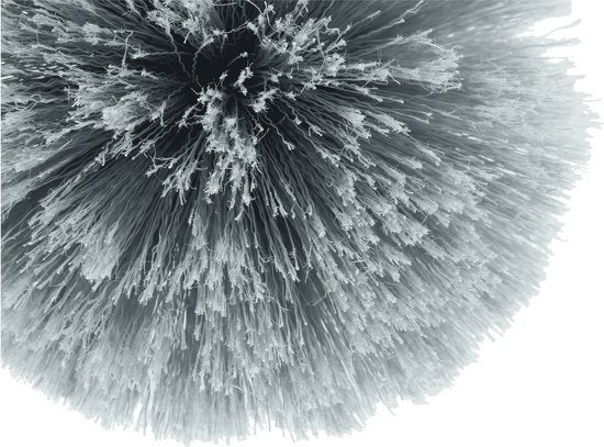 Nahaufnahme einer runden Bürste mit Borsten