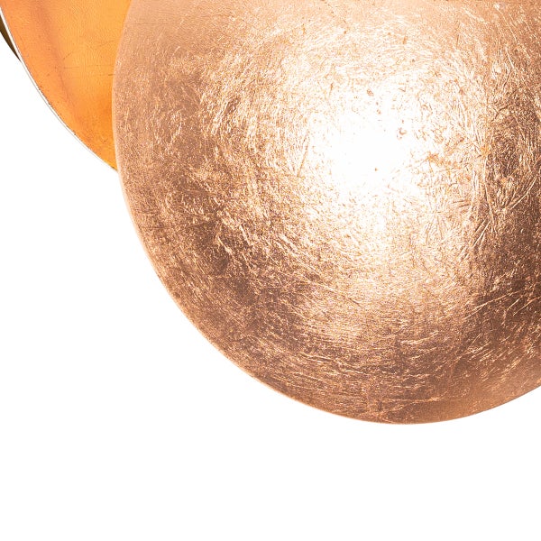 Nahaufnahme einer goldenen Lampenkugel