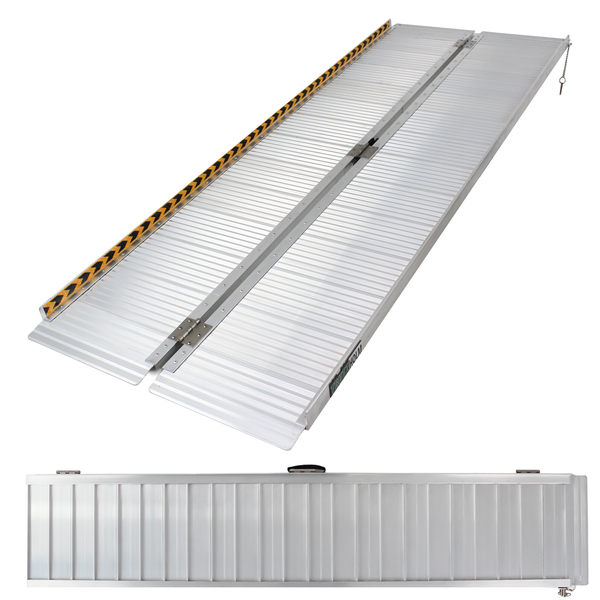 Zusammenklappbare Auffahrrampe aus Aluminium mit rutschhemmender Oberfläche, seitlichen Warnmarkierungen und Sicherungsstift.