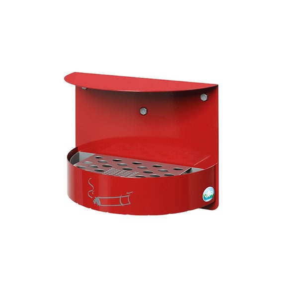 Roter Wandascher aus Metall mit Schutzdach, perforiertem Einsatz, Zigarettensymbol und VAR Logo.