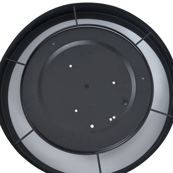 Detailansicht einer runden Deckenleuchte aus schwarzem Metall mit weißem Diffusor und Montagevorrichtung.