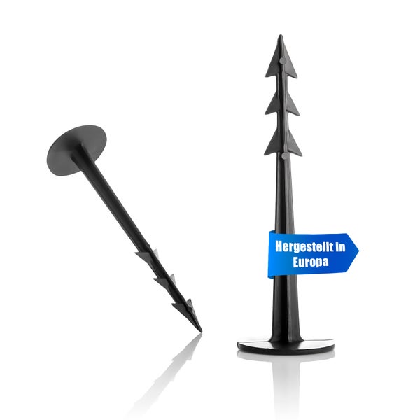 Zwei schwarze Erdanker, einer mit einem Schild mit der Aufschrift 'Hergestellt in Europa'