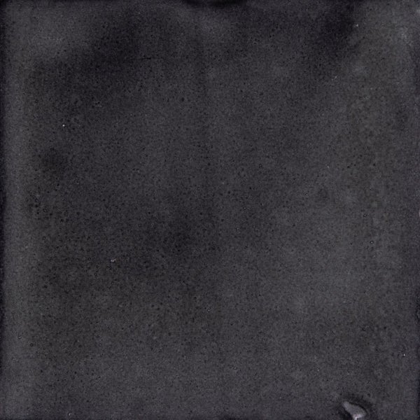 Schwarze Keramikfliese