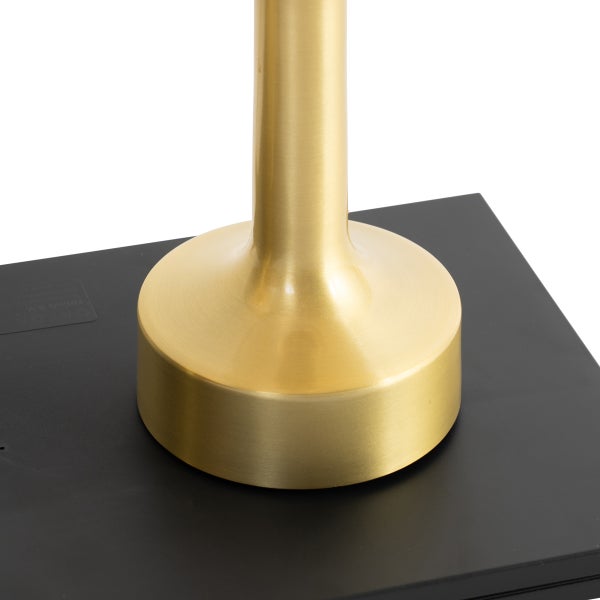 Detailaufnahme einer Tischleuchte mit Metallfuß