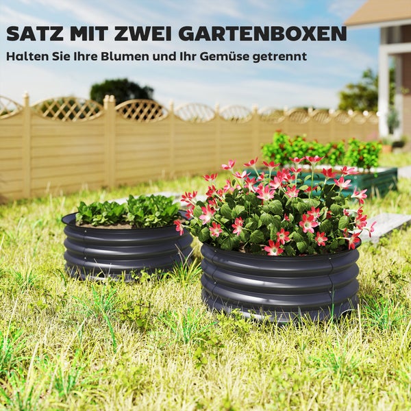 Satz mit zwei runden Gartenboxen aus Metall in einem Garten, bepflanzt mit Blumen und Gemüse.