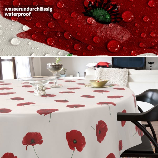 Wasserdichte, runde Tischdecke mit Mohnblumenmuster in einem hellen Wohnzimmer; Detailaufnahme zeigt wasserabweisende Materialeigenschaft.