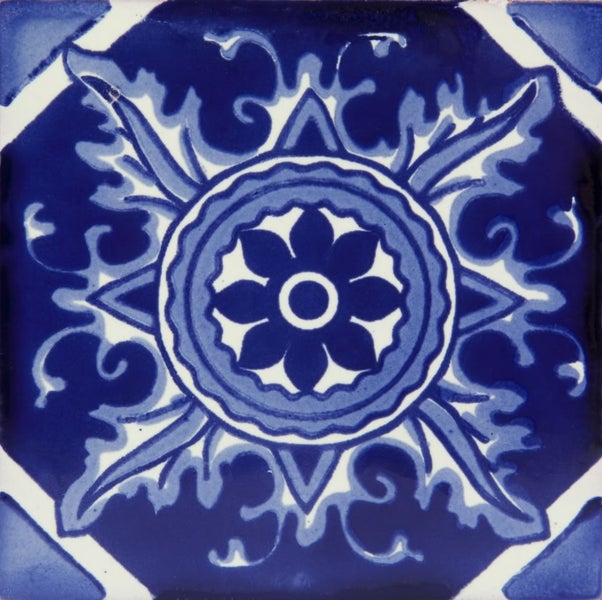 Dekorfliese mit Blumenmuster