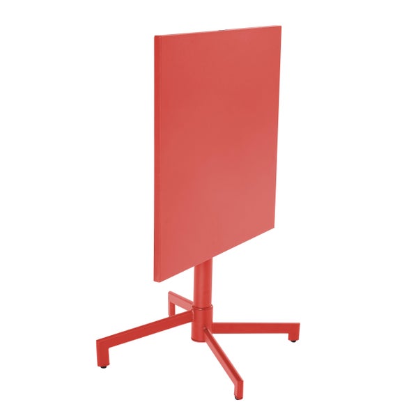 Quadratischer Bistro-Gartentisch aus Metall mit klappbarer Tischplatte und vierbeinigem Gestell in Rot.