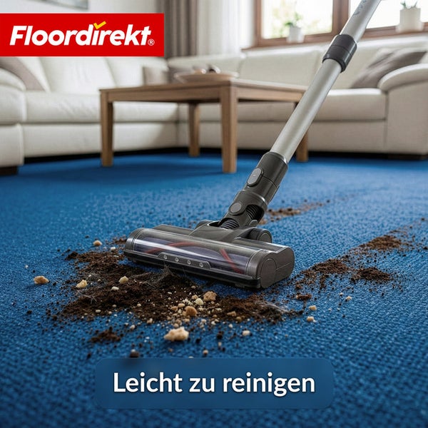 Staubsauger reinigt Teppichboden im Wohnzimmer mit Floor direkt Logo