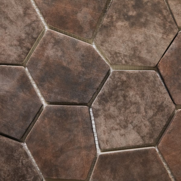 Nahaufnahme von sechseckigen Bodenfliesen