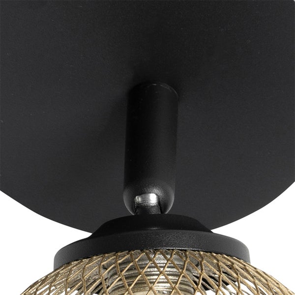 Deckenleuchte mit einem Lampenschirm aus Drahtgeflecht