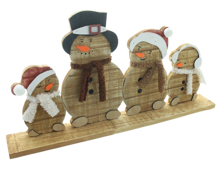 Dekorative Schneemann-Figuren aus Holz auf einem Holzbrett