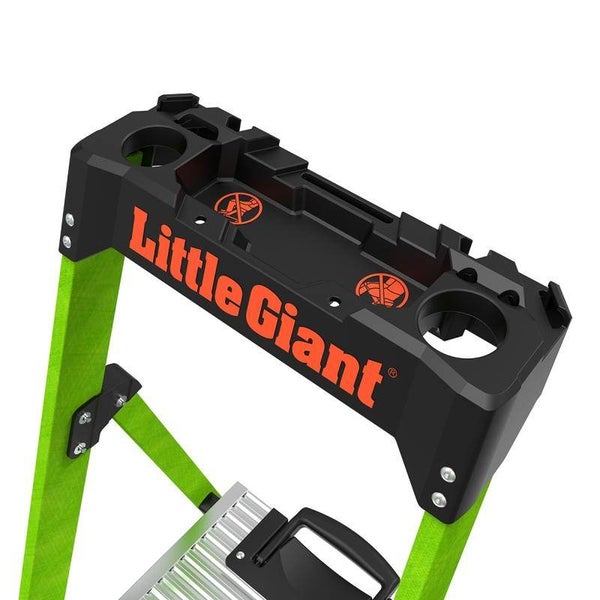Little Giant Werkzeugablage fuer Leitern mit integrierten Aufbewahrungsfaechern.
