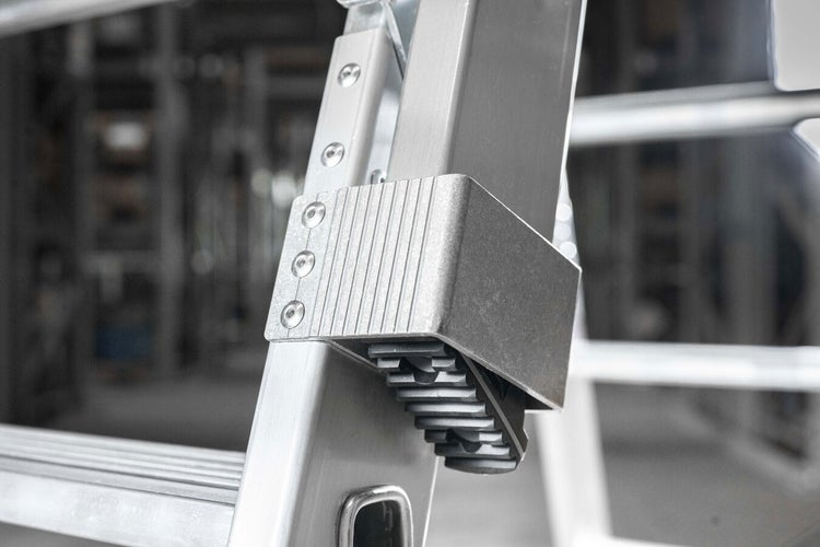 Detailansicht einer Aluminiumleiter mit Verbindungselement
