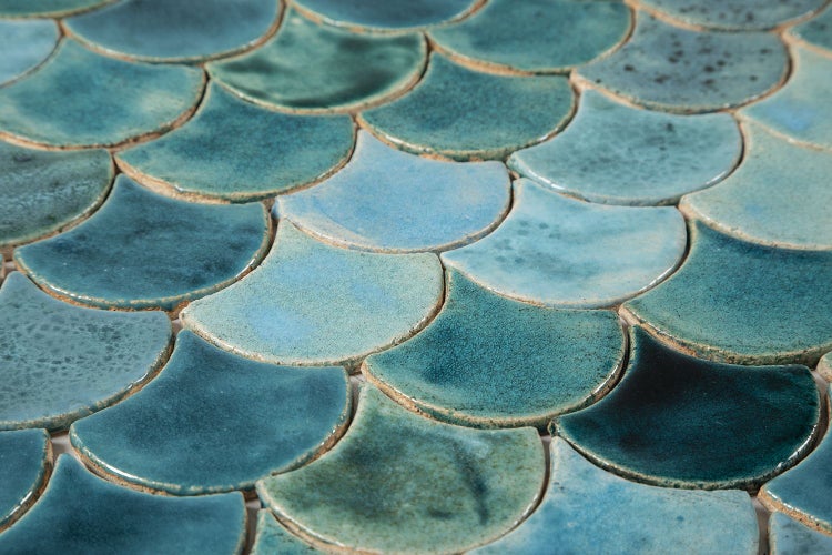 Keramikmosaikfliesen im Schuppenmuster