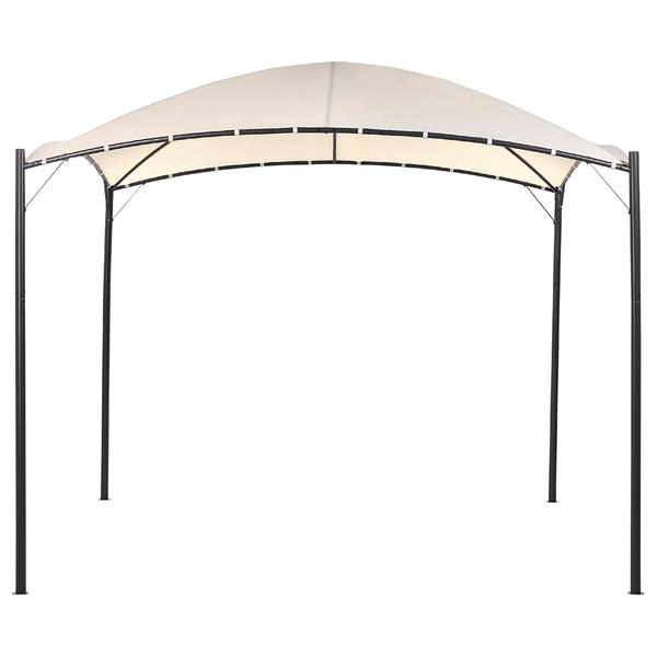 Große Olivenbäume mit dicken Stämmen in Kunststofftöpfen auf Holzpaletten in einem Gartencenter im Freien.