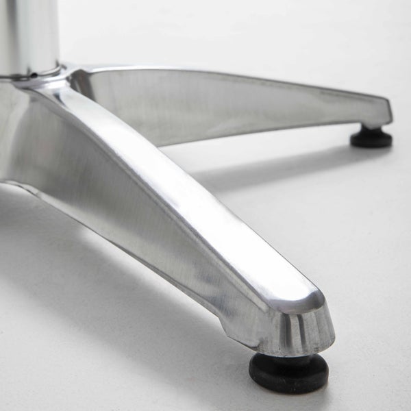 Metall-Fußkreuz für Möbel mit Bodengleitern.