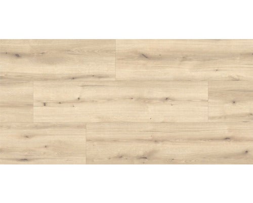 Stapel dekorativer Kissen mit Quasten auf einer Bank