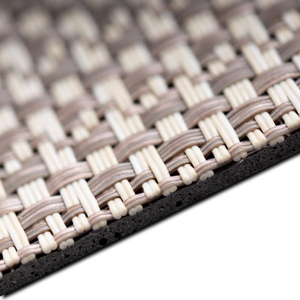 Detailaufnahme einer gewebten Fußmatte mit Rückenbeschichtung