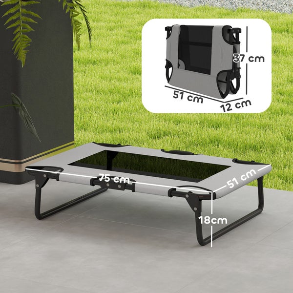 Erhöhtes, faltbares Hundebett mit Netzeinsatz. Maße: 75 mal 51 mal 18 Zentimeter. Zusammengeklappt: 51 mal 37 mal 12 Zentimeter.