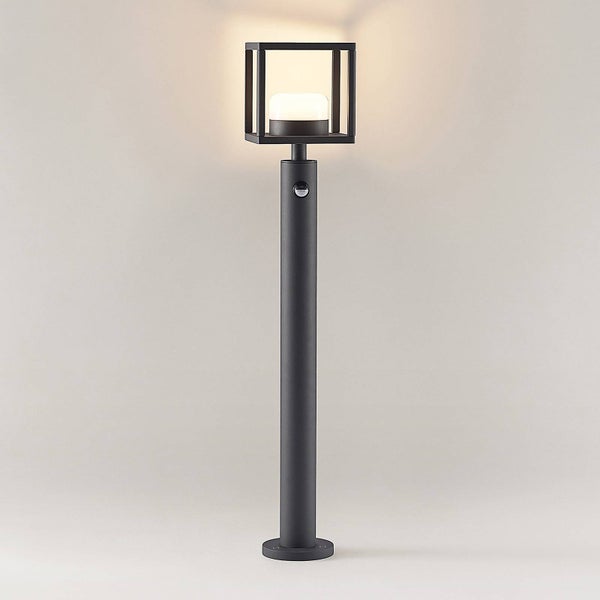 Lucande Außenleuchte Timio mit Bewegungsmelder (spritzwassergeschützt (Modern) in Alu aus Aluminium (1 flammig, GX53) - Wegeleuchte Pollerleuchte Wegelampe Sockelleuchte