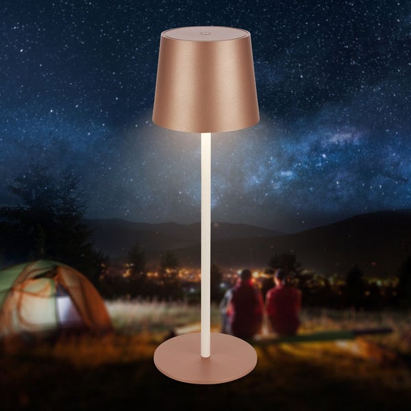 Aussenleuchte mit Lampenschirm auf einem Campingplatz