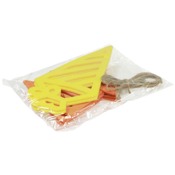 Dekorationsgirlande mit Karottenmotiven in Verpackung