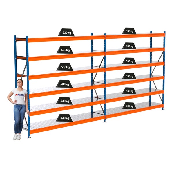 Langes Schwerlastregal mit mehreren Regalböden und einer Traglast von 530 Kilogramm pro Ebene