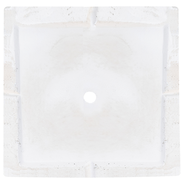 Quadratischer Betonsockel mit Mittelloch und Entwässerungsrinnen, Draufsicht.