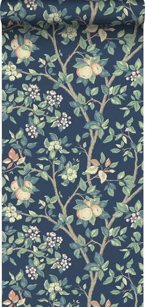 Einfache Montage der Tapete durch Musterpassform von Kante zu Kante.