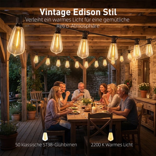 Lichterkette im Vintage Edison Stil mit 50 ST38-Glühbirnen und 2200 Kelvin warmem Licht über einer Essgruppe auf einer Holzterrasse.