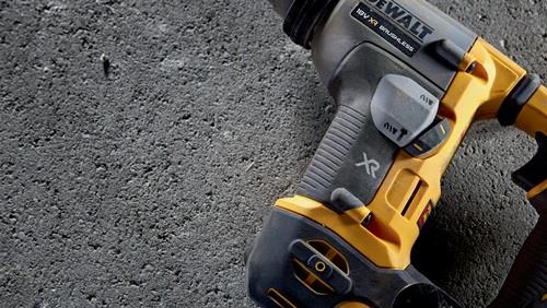 DeWalt Bohrhammer auf Betonuntergrund