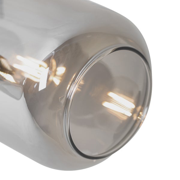 Detailaufnahme eines Lampenschirms aus Rauchglas mit sichtbarem LED-Leuchtmittel.