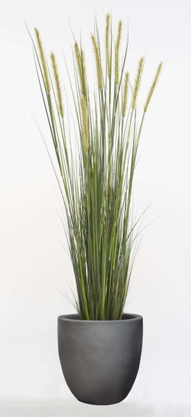 Nahaufnahme der grünen Blätter und Stiele einer künstlichen Orchidee.