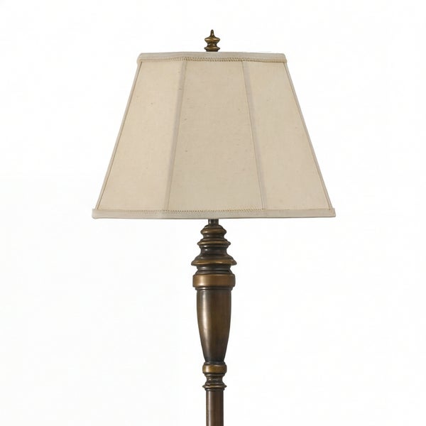 Stehlampe mit Stoffschirm