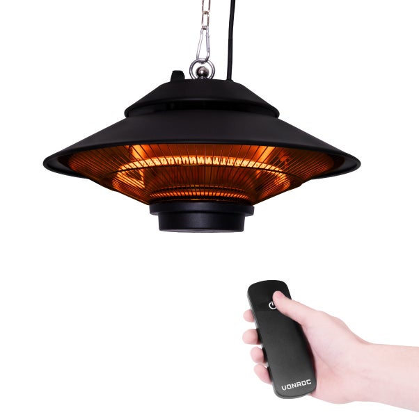 Schwarzer Terrassenheizstrahler zum Aufhängen mit leuchtendem Heizelement und Vonroc Fernbedienung.