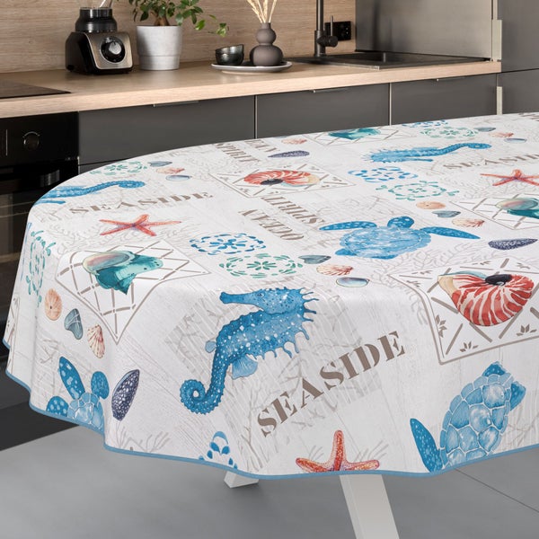 Tisch mit Meeresmotiven in einer Küche
