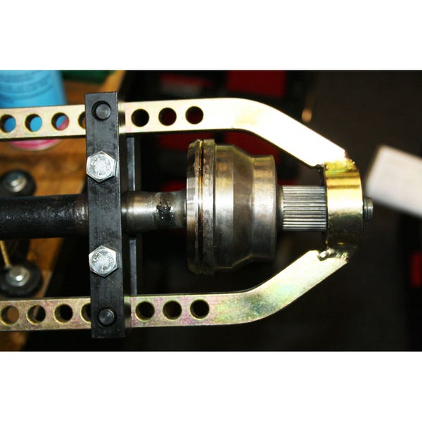 Werkzeug zum Ausbauen einer Antriebswelle