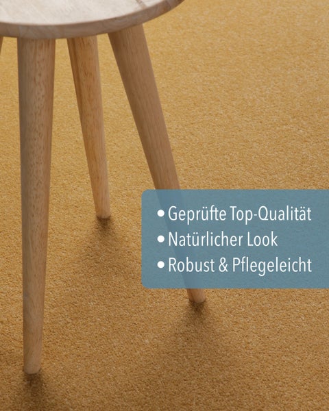 Strukturierter Teppichboden mit Holzhocker. Merkmale: geprüfte Top-Qualität, natürlicher Look, robust und pflegeleicht.