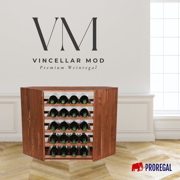 Vincellar Mod Weinregal aus Holz mit zwanzig Weinflaschen in einem hellen, organisierten Raum mit Parkettboden. Proregal Logo.