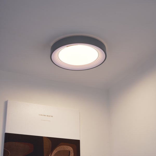 Deckenleuchte im Innenraum mit runder Bauform