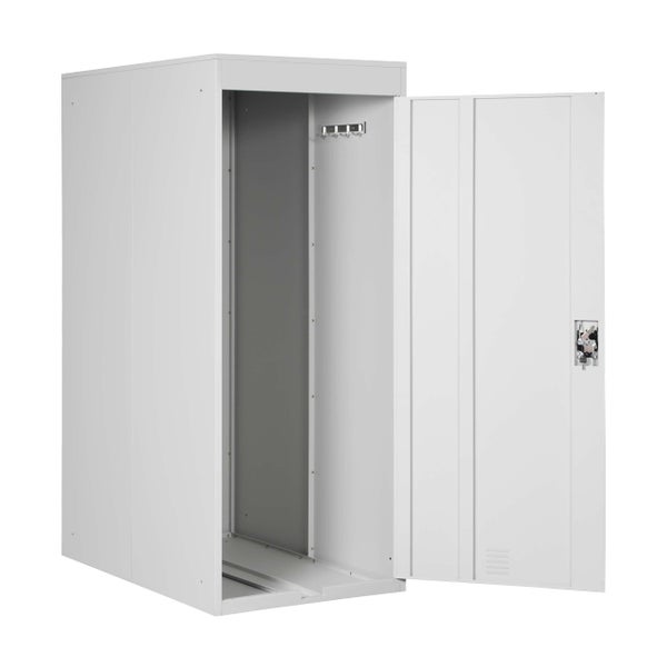Metall-Geräteschrank mit geöffneter Tür und integrierter Werkzeugleiste an der Rückwand.